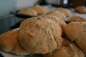Focaccia boller klar til at spise.