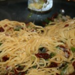 Frisk pasta med æg og soltørret tomat