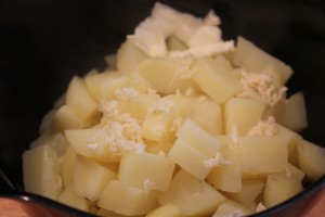 Kartofler, hvidløg, smør og lidt mælk