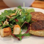 Kyllingefrikadeller med salat