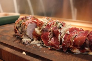 svinemørbrad med bacon og pikantost