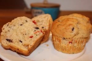 Muffins med parmesan, tomat og oliven