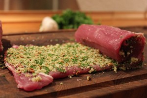 Den tørre pesto puttes på svinemørdbraden