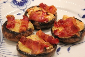 Fyldte svampe - Portobello svampe med brie, chili og bacon