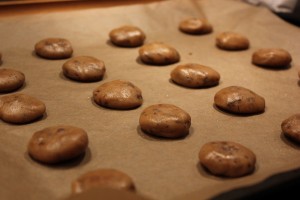 Cookies klar til at komme i ovnen