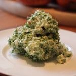 Den færdige grønkåls salat med æbler