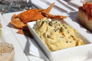 Tortilla chips med humus