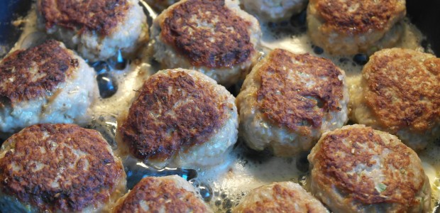 Kål frikadeller med stuvet hvidkål