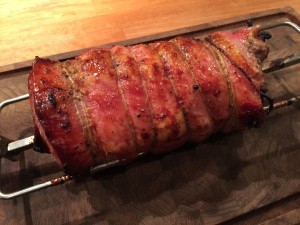Grillet rullepølse - Færdig (Klar til at blive presset)